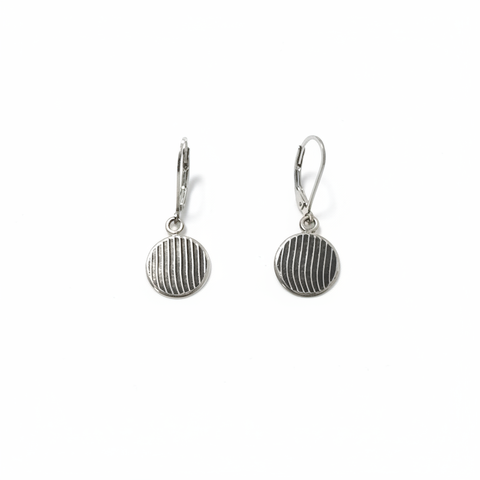 Boucles d'oreilles cercles côtelés - fond blanc