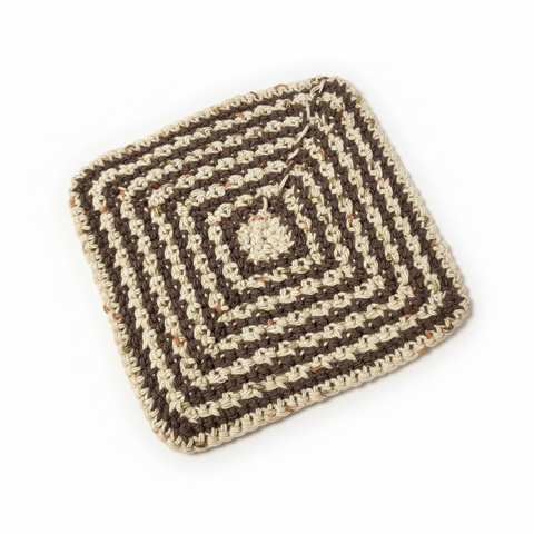 Sous-plat mosaïque en tricot - Brun sur fond blanc